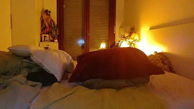 Snapshot of refem9 chatting on November 2025 06:24:02 PM refem9 online show from November 2025 06:24:02 PM