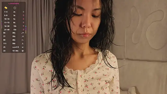 AlodiaAxley online show from November 2025 06:19:02 PM