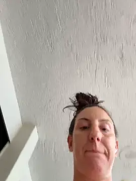 Snapshot of sweetsirenn chatting on February 2026 06:15:01 PM sweetsirenn online show from February 2026 06:15:01 PM