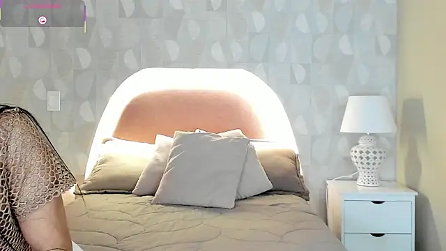 Snapshot of isabella_milf_ chatting on October 2025 07:03:02 PM isabella milf online show from October 2025 07:03:02 PM