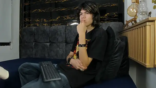 Diamond twink online show from February 2026 01:43:01 PM