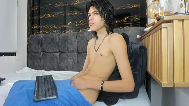 Diamond twink online show from February 2026 02:07:02 PM
