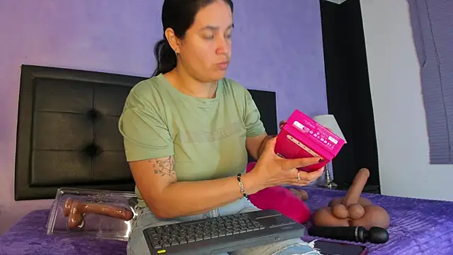 GreciaFox1 online show from April 2026 12:13:01 PM