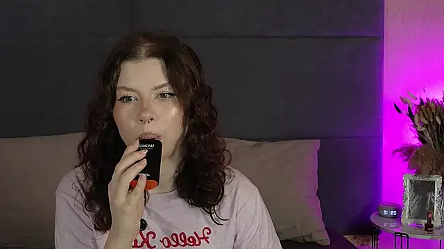 Snapshot of RianaRey chatting on June 2026 06:18:01 AM RianaRey online show from June 2026 06:18:01 AM
