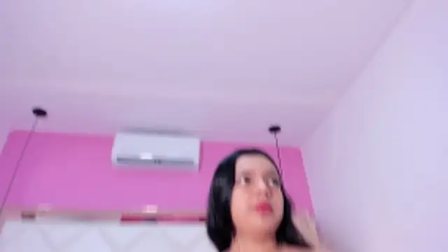 Lucianaa Collins online show from October 2025 12:06:01 PM