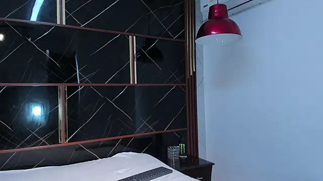 HannyThompson online show from November 2025 12:51:01 PM