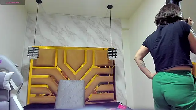 Luciifeer  online show from October 2025 08:42:02 PM