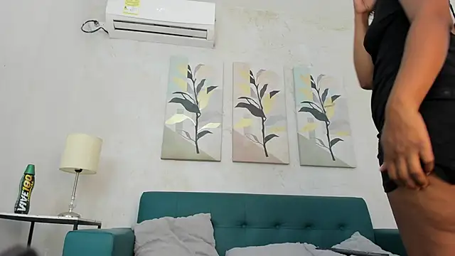 zuri villegas online show from November 2025 06:18:02 PM