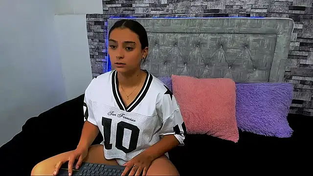 nicolexxaleja online show from October 2025 08:10:01 PM