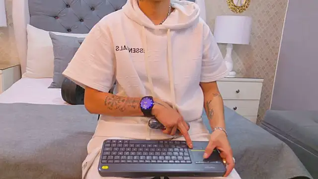 ZoeKrug online show from October 2025 11:40:01 AM