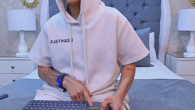 ZoeKrug online show from October 2025 11:56:02 AM