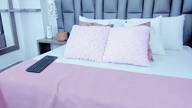 Snapshot of ZoeKrug chatting on February 2026 12:23:02 PM ZoeKrug online show from February 2026 12:23:02 PM