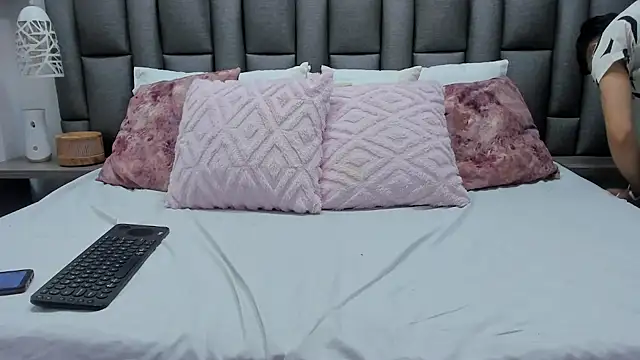 Snapshot of ZoeKrug chatting on February 2026 01:12:02 PM ZoeKrug online show from February 2026 01:12:02 PM