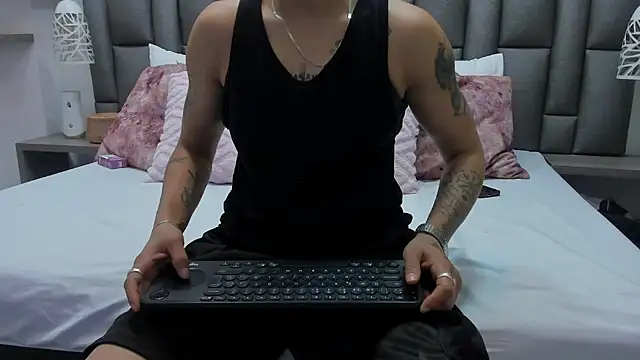 Snapshot of ZoeKrug chatting on February 2026 12:24:02 PM ZoeKrug online show from February 2026 12:24:02 PM