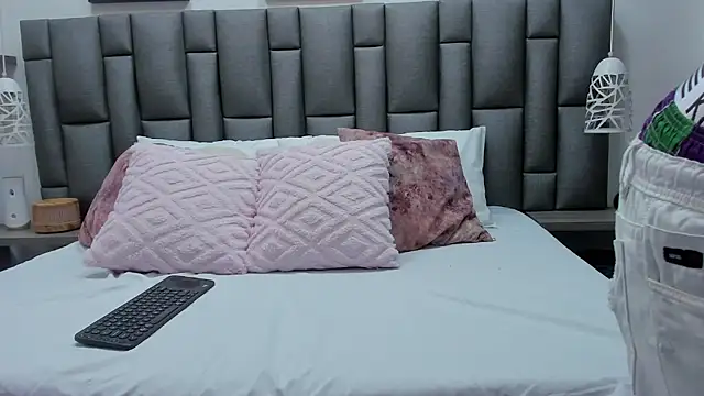 Snapshot of ZoeKrug chatting on February 2026 12:14:01 PM ZoeKrug online show from February 2026 12:14:01 PM