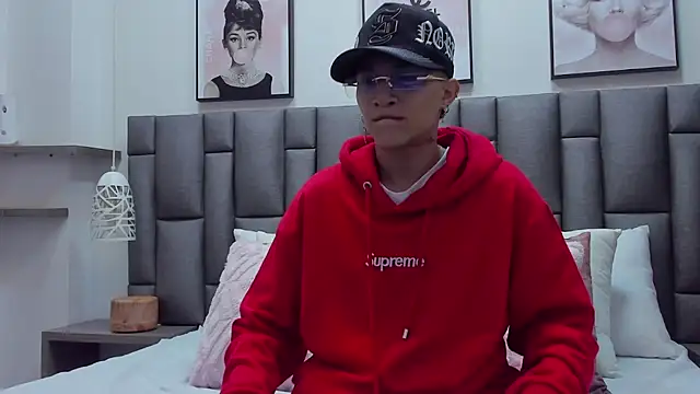 Snapshot of ZoeKrug chatting on February 2026 12:16:01 PM ZoeKrug online show from February 2026 12:16:01 PM