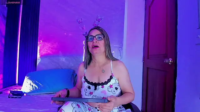 Snapshot of Agatha_Pleasure chatting on April 2026 11:53:01 AM Agatha Pleasure online show from April 2026 11:53:01 AM