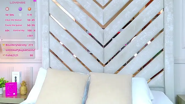 Agatha-Adams online show from October 2025 02:36:01 PM