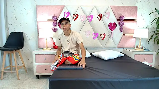 Zoelucas online show from September 2025 07:06:02 PM