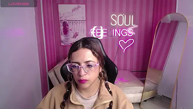 Snapshot of _Evoni_b chatting on September 2025 12:04:02 PM Evoni b online show from September 2025 12:04:02 PM