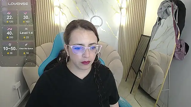 Snapshot of _Evoni_b chatting on October 2025 12:25:02 PM Evoni b online show from October 2025 12:25:02 PM