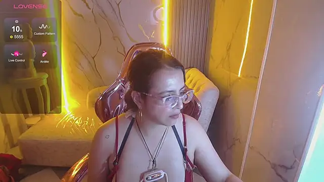 Snapshot of _Evoni_b chatting on October 2025 12:46:01 PM Evoni b online show from October 2025 12:46:01 PM