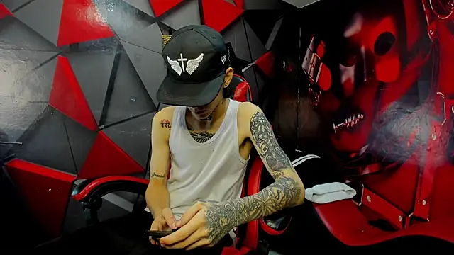 Snapshot of StraightBoy_Nick chatting on November 2025 11:59:01 PM StraightBoy Nick online show from November 2025 11:59:01 PM