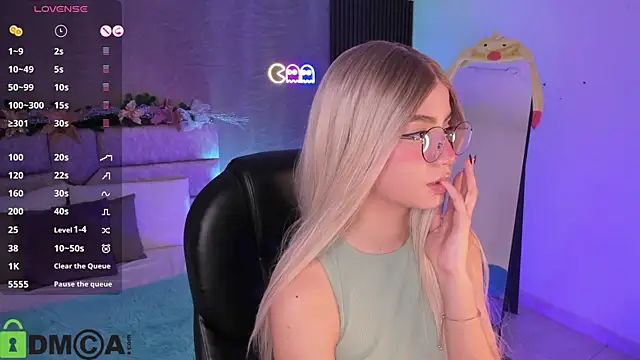 Arinextdoor online show from December 2025 09:11:02 PM