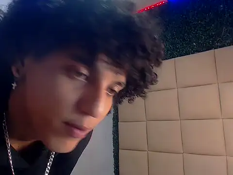 Xfire boy69 online show from October 2025 03:20:02 PM