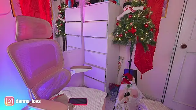 Dannaa Lovs online show from November 2025 06:11:02 PM