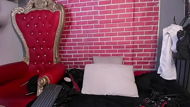 Snapshot of LiliThara chatting on June 2026 01:20:02 PM LiliThara online show from June 2026 01:20:02 PM