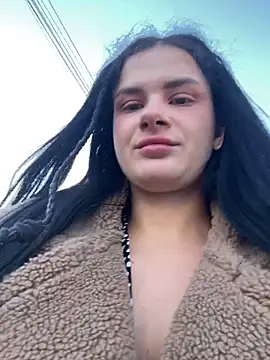 MiraReach online show from October 2025 02:45:01 AM