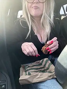 SuzieSub online show from February 2026 09:09:02 AM