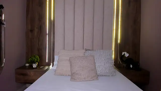 LucySalvatore  online show from October 2025 03:54:01 PM