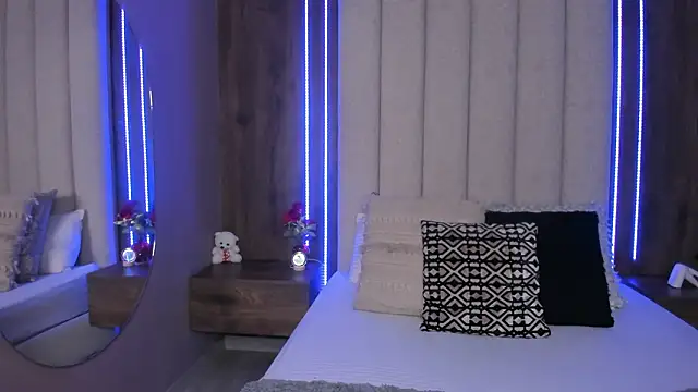 LucySalvatore  online show from February 2026 05:44:02 PM