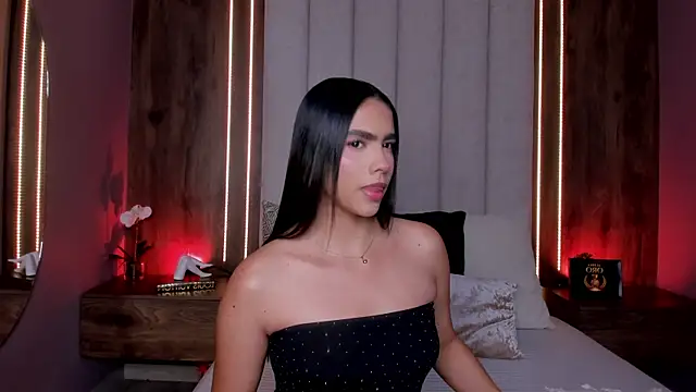 Snapshot of LucySalvatore_ chatting on June 2026 02:54:02 AM LucySalvatore online show from June 2026 02:54:02 AM