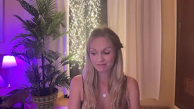 Isabella kiko online show from October 2025 08:05:01 PM