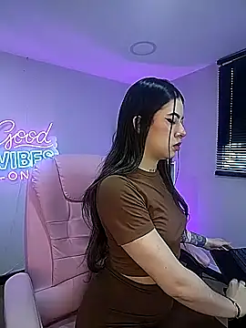 Alice Vixen online show from September 2025 12:30:01 PM