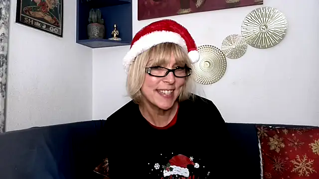 Snapshot of ClassyNAWTYBritMILF chatting on December 2025 11:34:02 PM ClassyNAWTYBritMILF online show from December 2025 11:34:02 PM