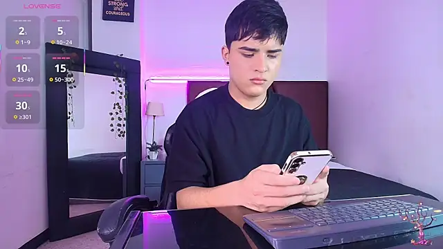 Lucass love online show from October 2025 04:52:01 PM