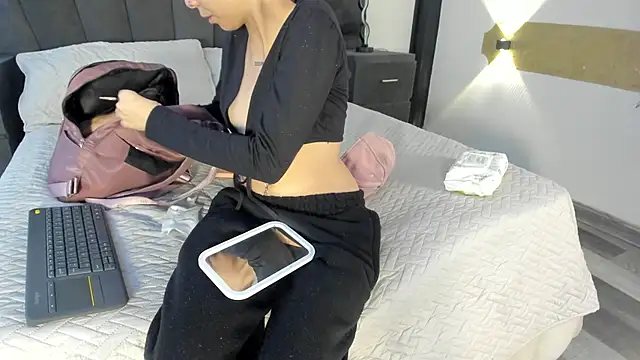 CleoWhite online show from September 2025 04:45:02 AM