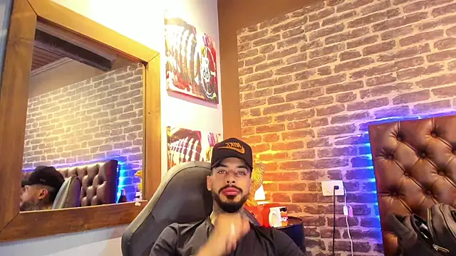 VinzenzRizzo online show from October 2025 04:15:02 AM