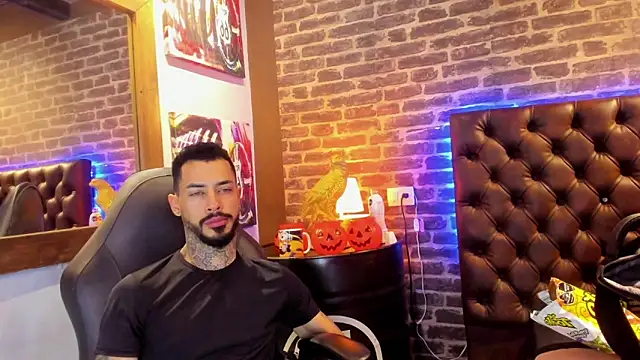 VinzenzRizzo online show from October 2025 04:24:02 AM