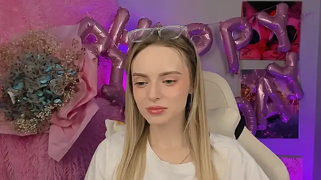 JuliaBrewwer online show from September 2025 02:19:01 PM