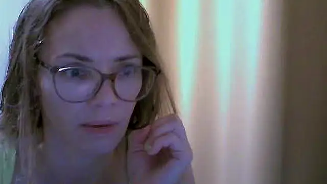 Snapshot of SEA_Dream chatting on December 2025 04:06:01 AM SEA Dream online show from December 2025 04:06:01 AM