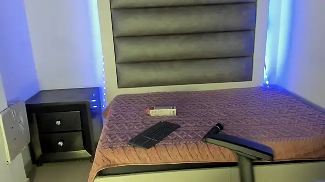 Andrea brunnette online show from September 2025 01:26:02 PM