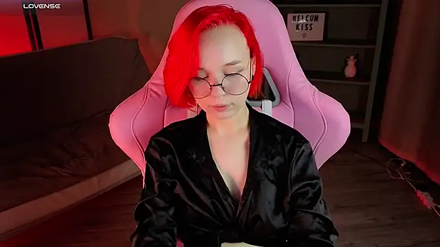 NaomiYoru online show from September 2025 08:41:01 PM