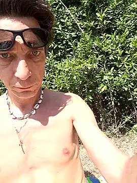 Snapshot of KalendaXL chatting on October 2025 12:49:02 PM KalendaXL online show from October 2025 12:49:02 PM