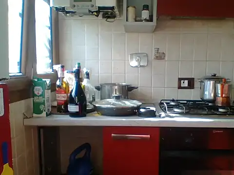 Snapshot of KalendaXL chatting on October 2025 12:20:01 PM KalendaXL online show from October 2025 12:20:01 PM