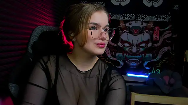 SophieMurrr online show from October 2025 04:08:01 PM